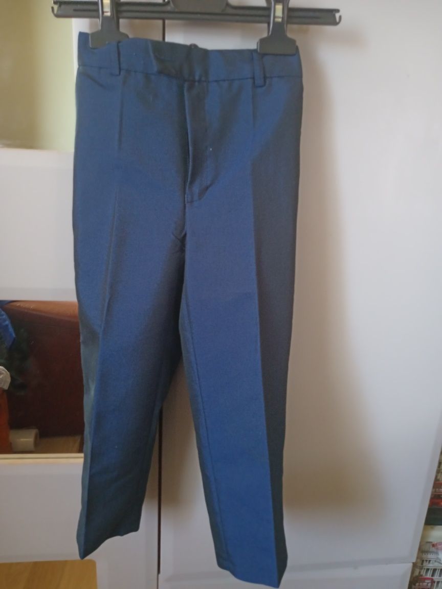 Vând costum copii  3 piese -nr 104