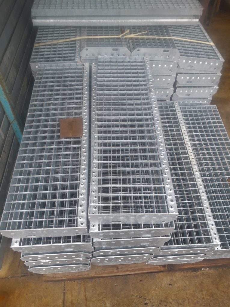 Trepte zincate galvanizate