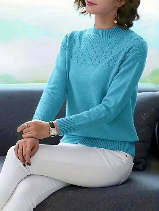 Женский лёгкий свитер