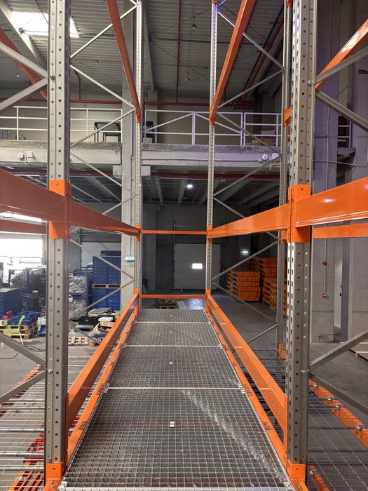 Montaj rafturi metalice si relocare