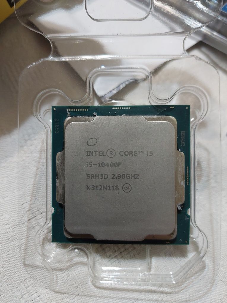 процесор intel core i5-10400F , LGA1200 6-ядрен, 12-треда