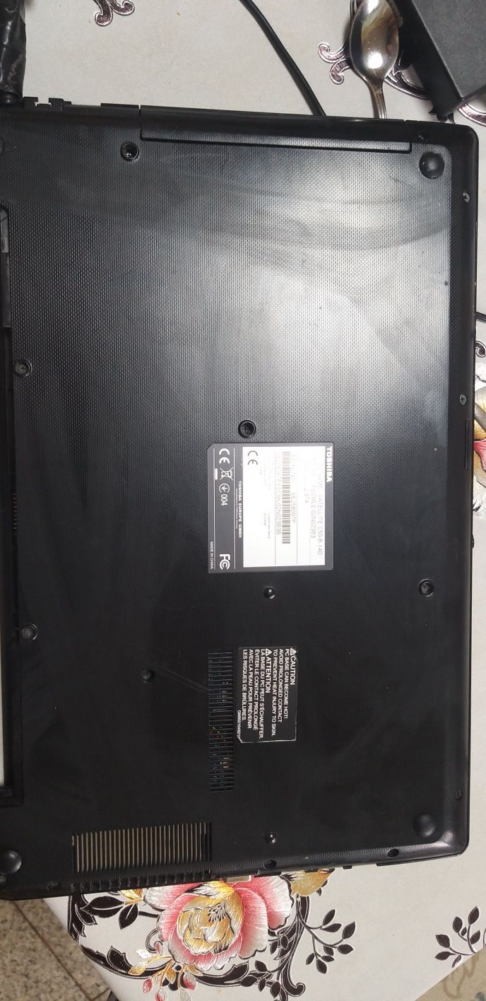 Лаптоп  Toshiba работи