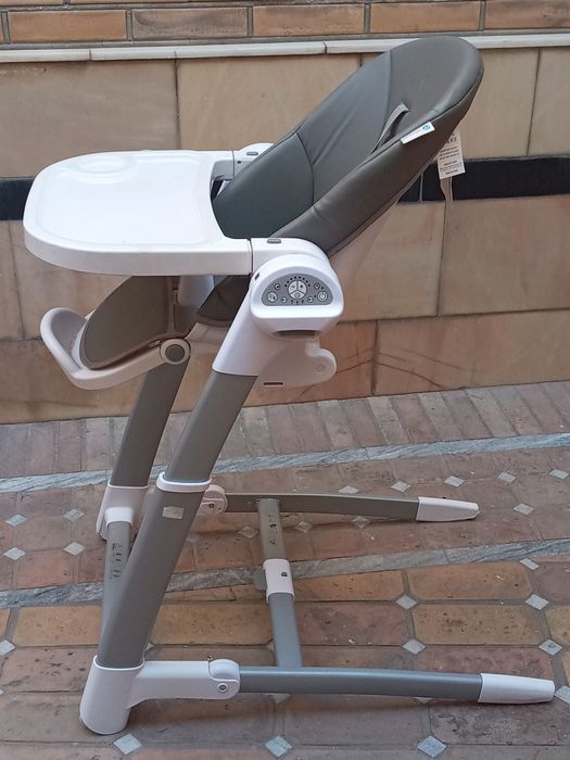 Детский стул очень удобный и мягкий.