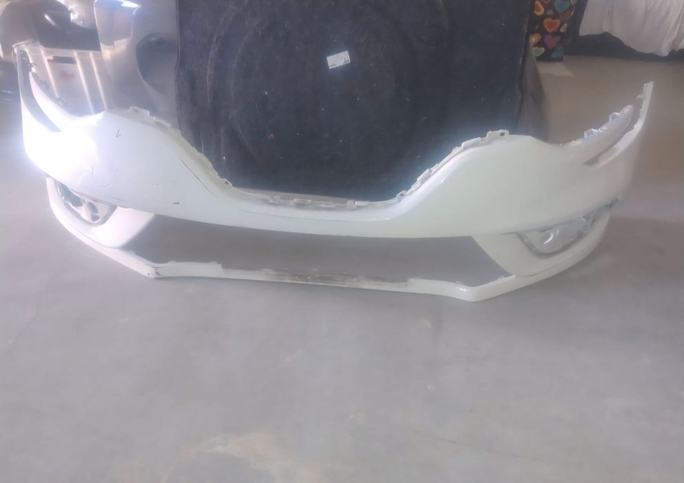 Bară față Megan 4 non Facelift