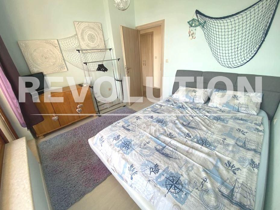 Тристаен апартамент в м-т района на Ален Мак!