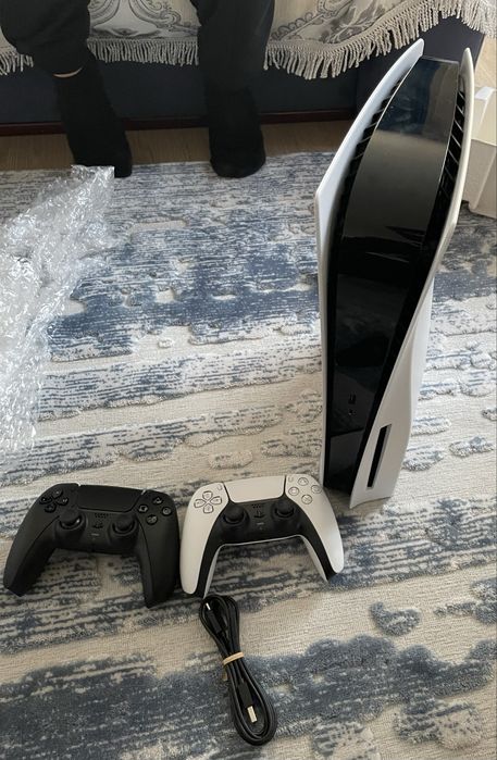PS5 Standard 1TB + 2 джойстика + FIFA25/UFC5/MK1 + зарядная станция