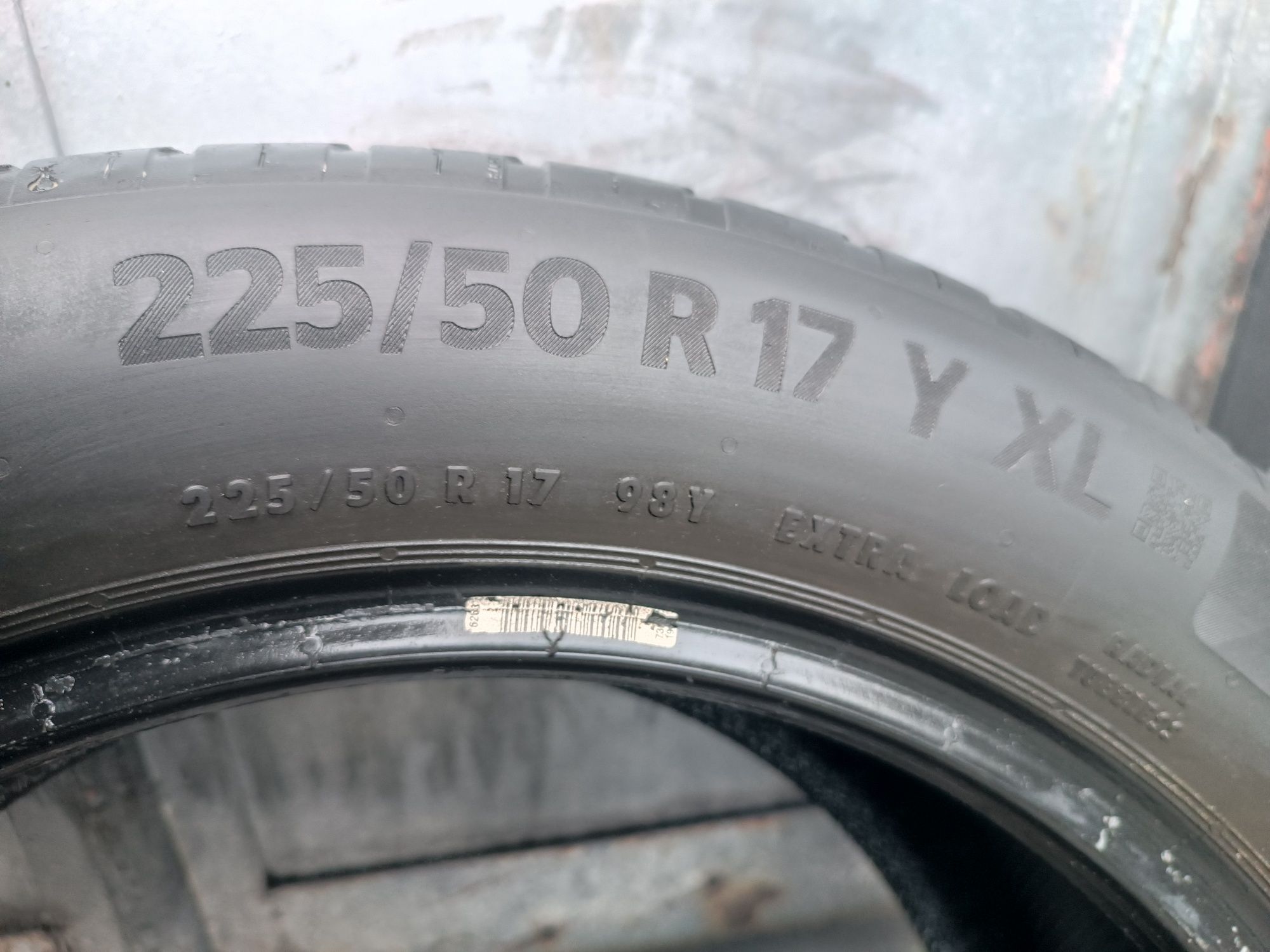 225/50/17 Continental