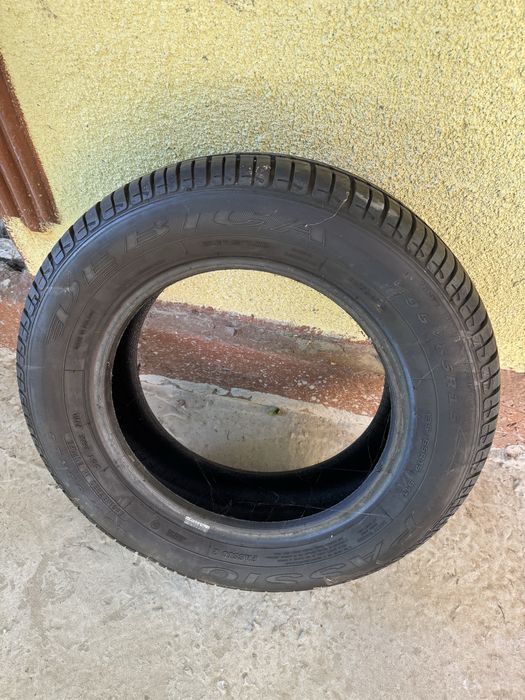 Vand 2 cauciucuri 195/65 r15