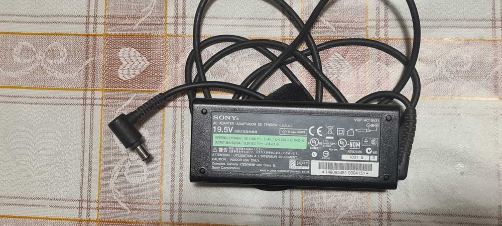 Incarcator pentru laptop SONY Vaio 19,5V cu 4,7A,stare buna