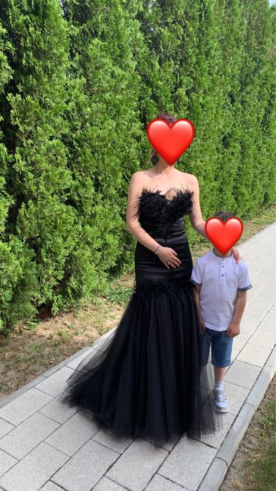 Черна бална рокля