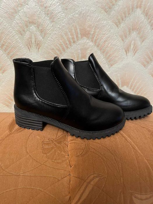 Продаю сапоги осенние новые