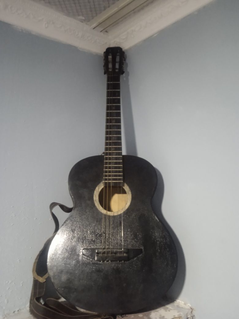 akustik gitara sotiladi