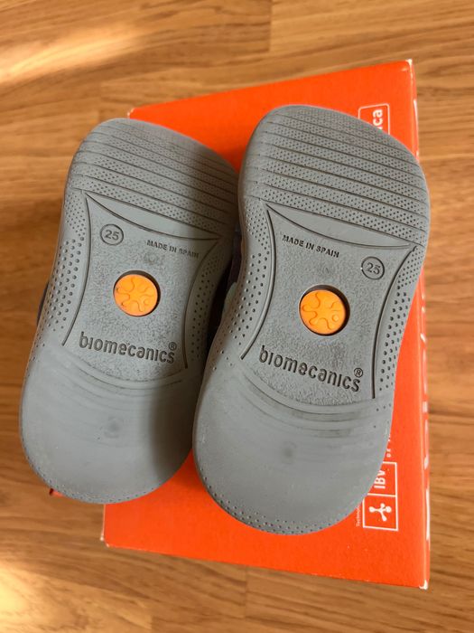 Пантофи Biomecanics, размер 25