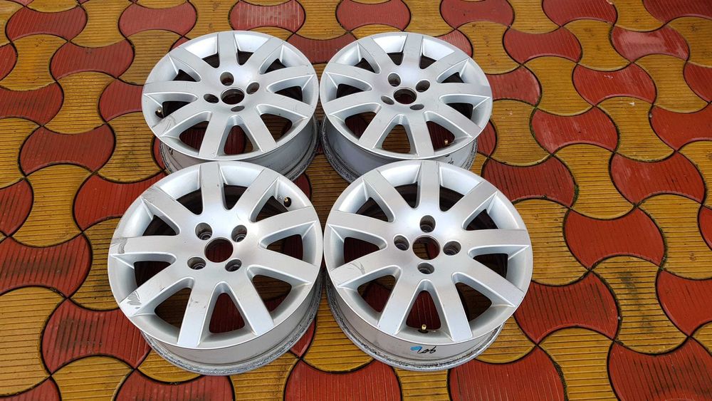 Vand 4 jante Peugeot 207 - 16 inchi si capacelele ornamentale