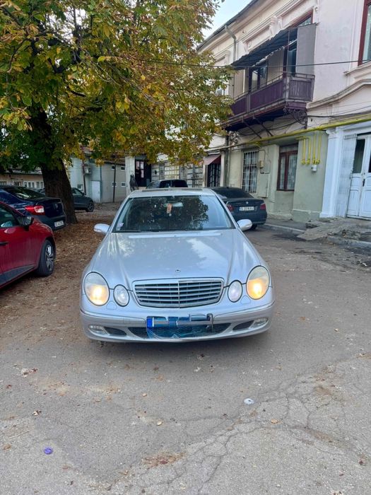 Vand mercedes w211 anul 2006 motor 2.2 150 cp