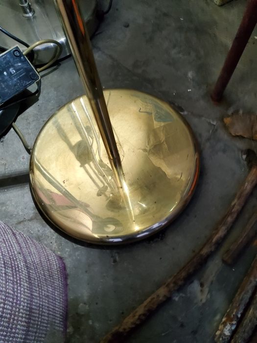 Lampă de podea aurie cu  dimmer, variator intensitate luminoasa