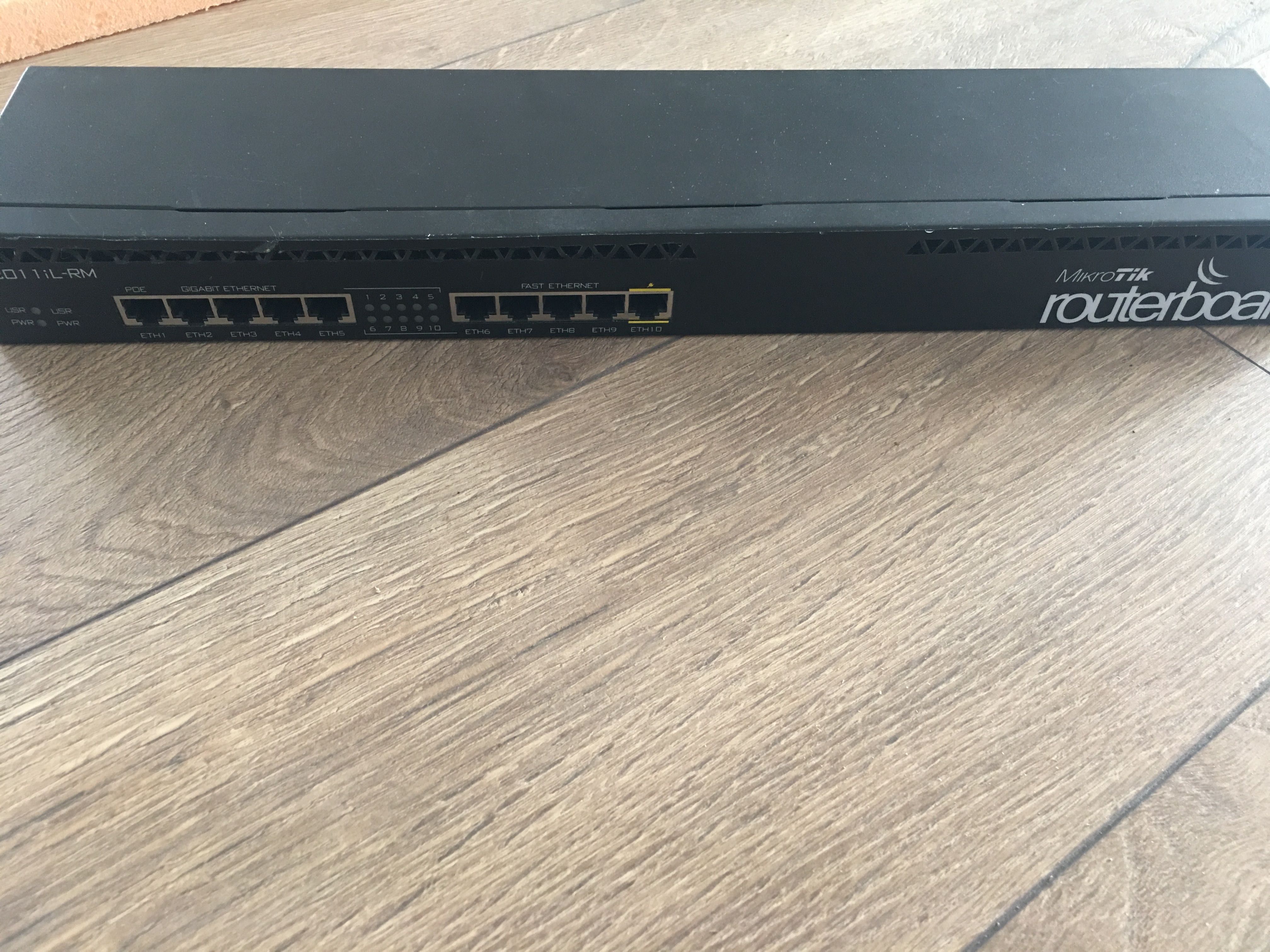 Router MikroTik RB2011iL-RM