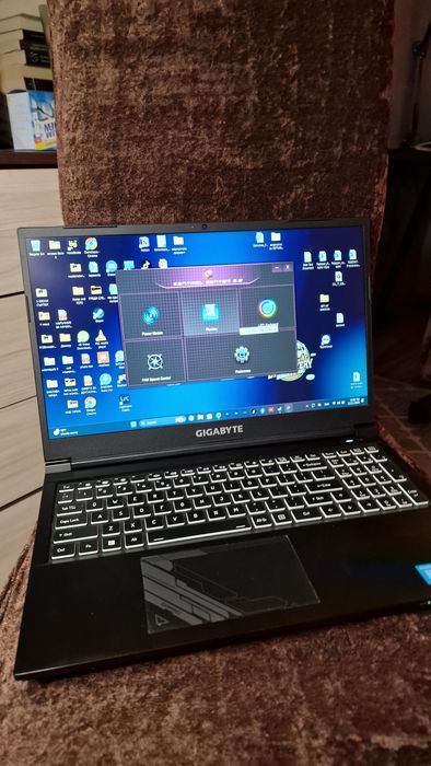 Геймърски Лаптоп GIGABYTE G5 KF