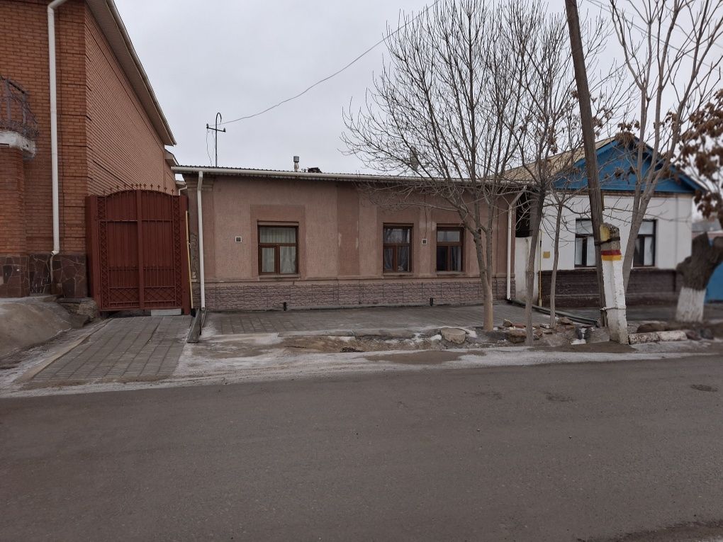 Продаётся частный дом, в центре города , возле набережной. 4 сотки. 2