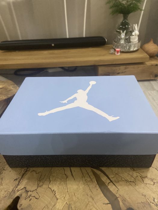 Air Jordan 3 UNC