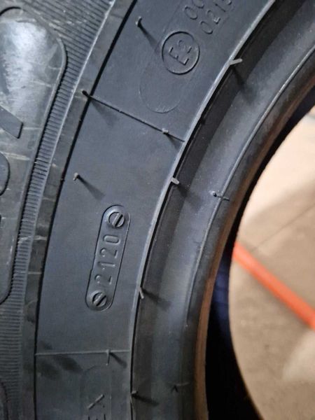 1 STRIA R15 C 215/70/ Noua anvelopă de vară DOT2120