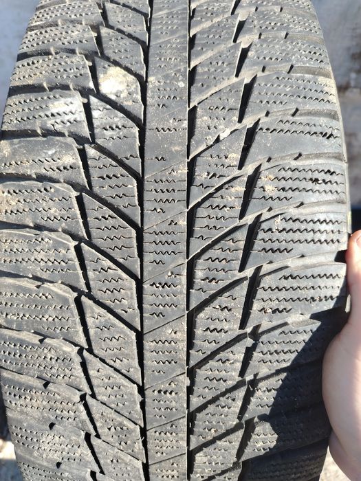 Продам резину triangle 215 45r 17