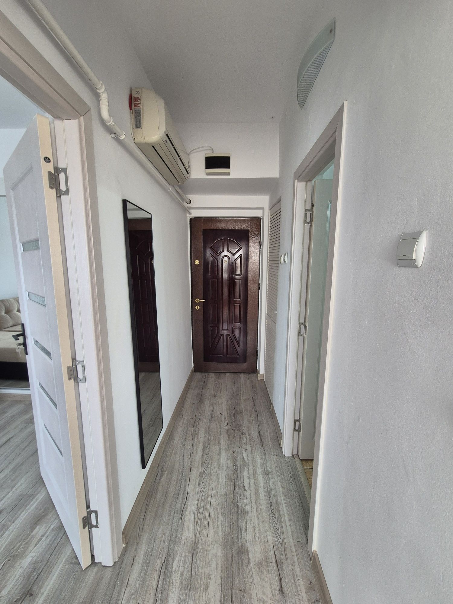 Închiriez garsoniera ultracentral