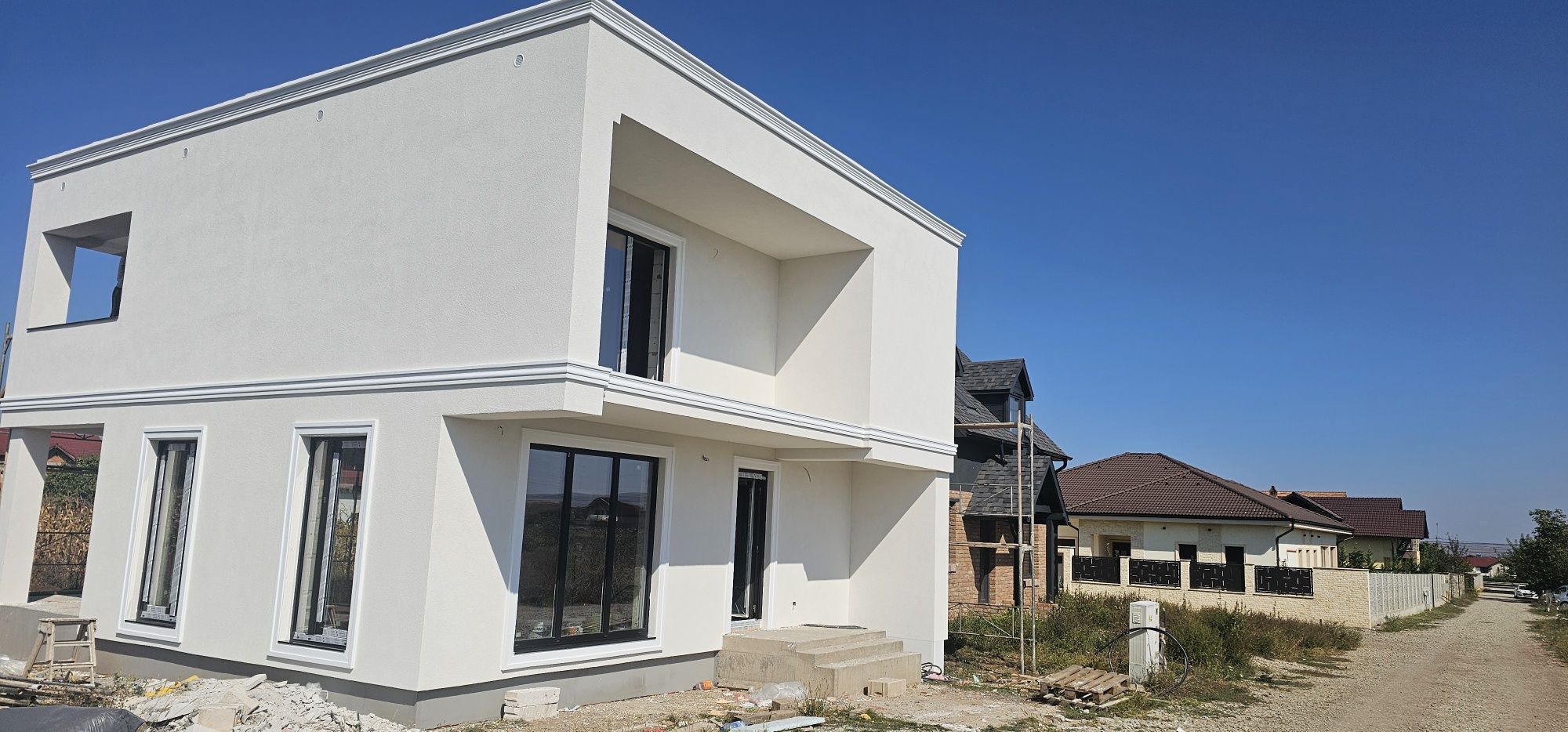 Casa noua de vanzare între Alba și Micesti partea stângă!