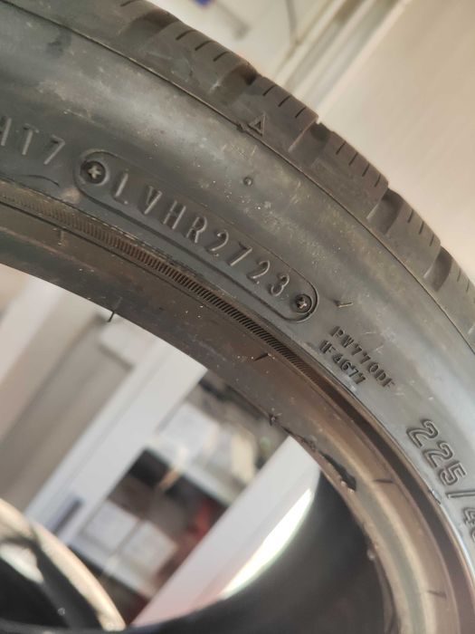 2бр.зимни гуми 225/40/18 Falken