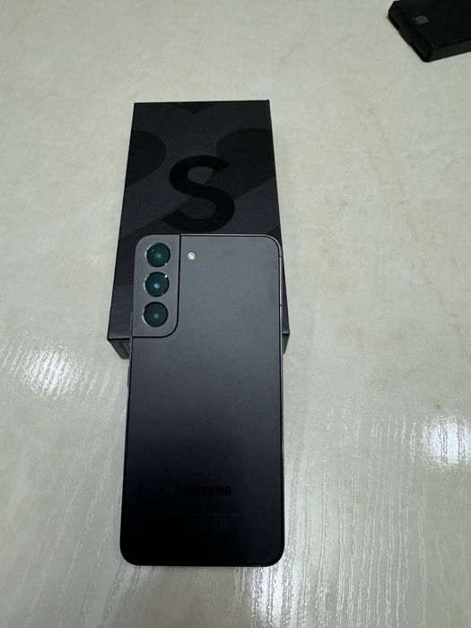 Samsung S22 8/128