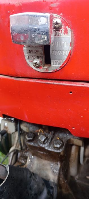 Vând tractor Massey Ferguson