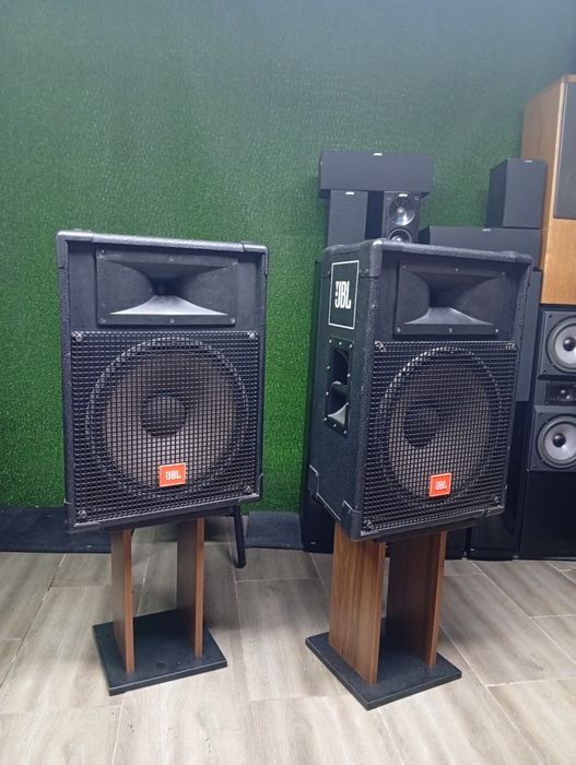 Професионални тонколони 15-ки JBL MR-825