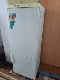 Продам холодильник позис в хорошем состоянии полностью комплектный