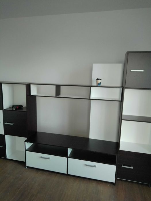 montaj mobila vitrina pat coltar biblioteca etajera comoda birou scaun