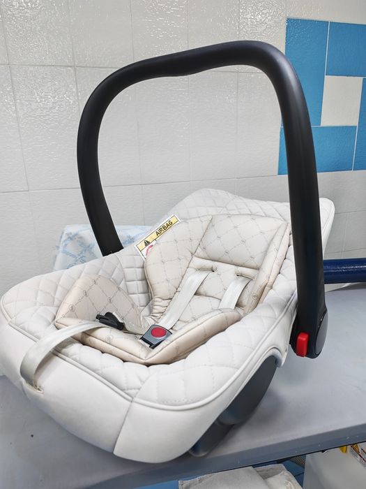 Продам автомобильную люльку переноску