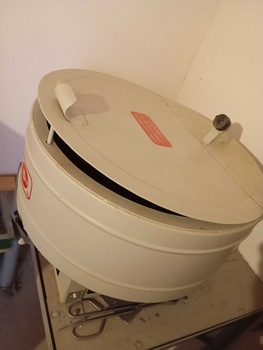 Centrifuga tehnica dentara