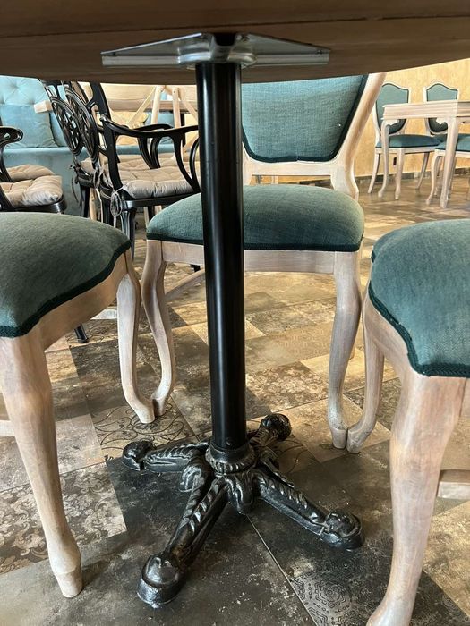 Маса масив с чугунена  стойка