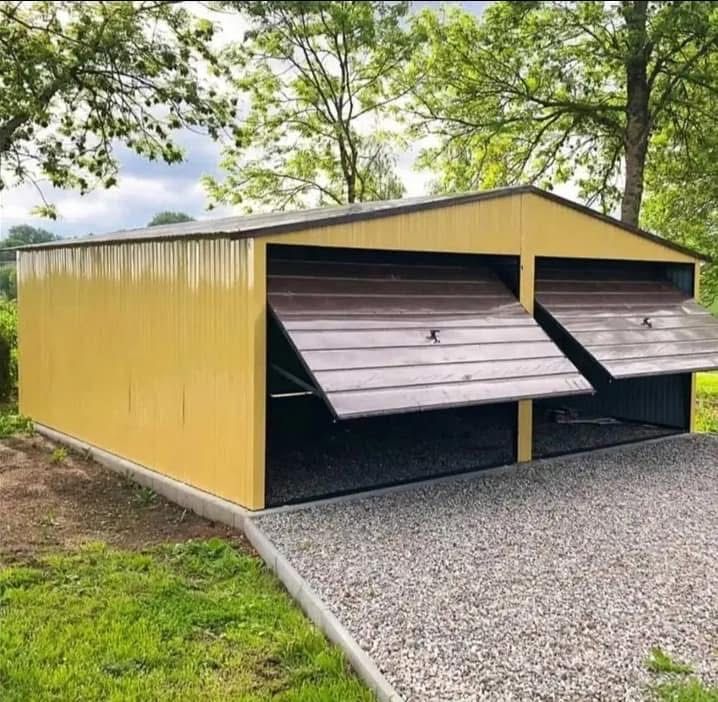vand case pe structura metalica
