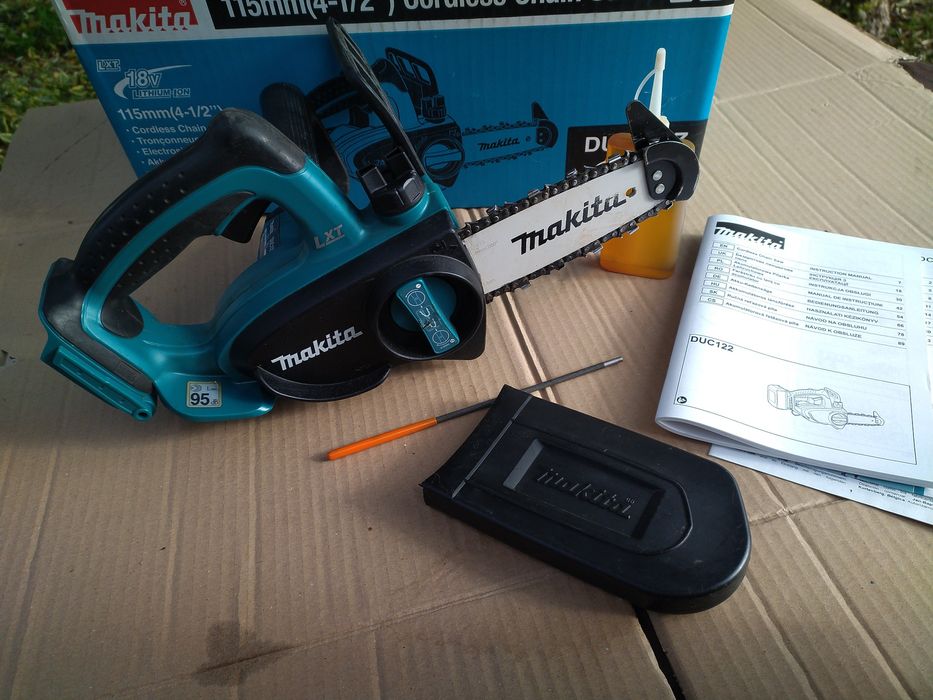 Акумулаторна резачка  Makita DUC122