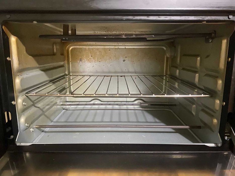 Електрическа фурна Voltz с котлони – практична и компактна!