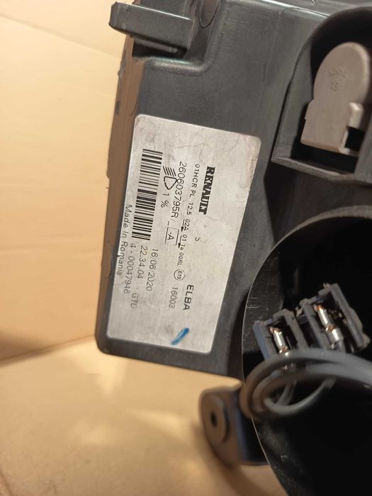 far stanga dacia sandero