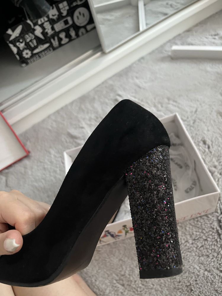 Pantofi eleganti