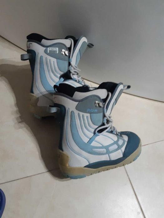 Boots snowboard  marimea 37 se potrivesc 36