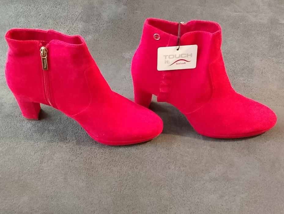 Дамски боти на ток