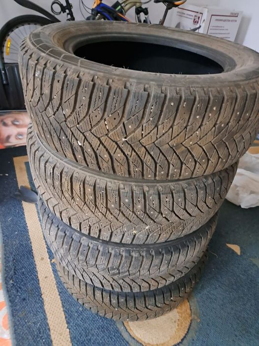 Продам шины комплект 215/60 R16
