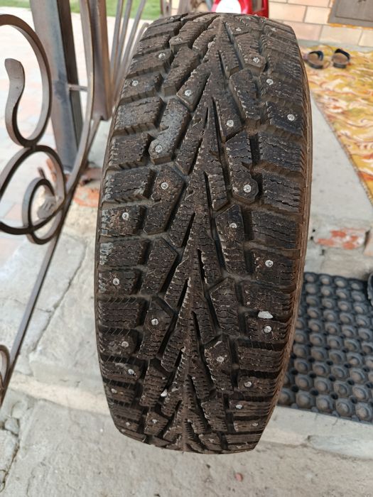 Продам авто  шины  R15 зимние шипованные
