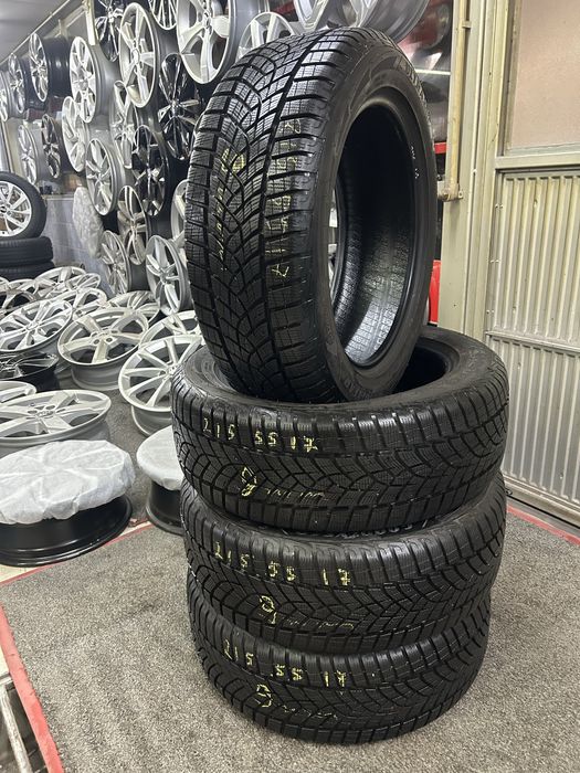 215/55/17 Goodyear Ultra Grip Performance Gen 1 Зимни 4 броя 9 мм