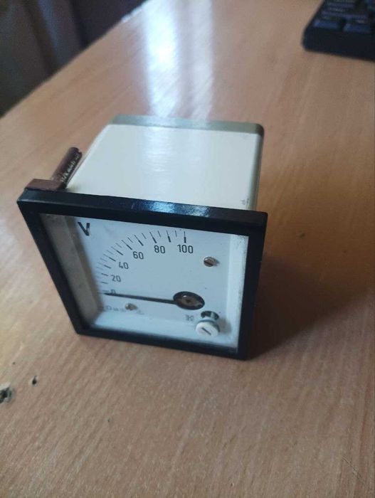Вольтметр постоянного тока до 100 вольт.