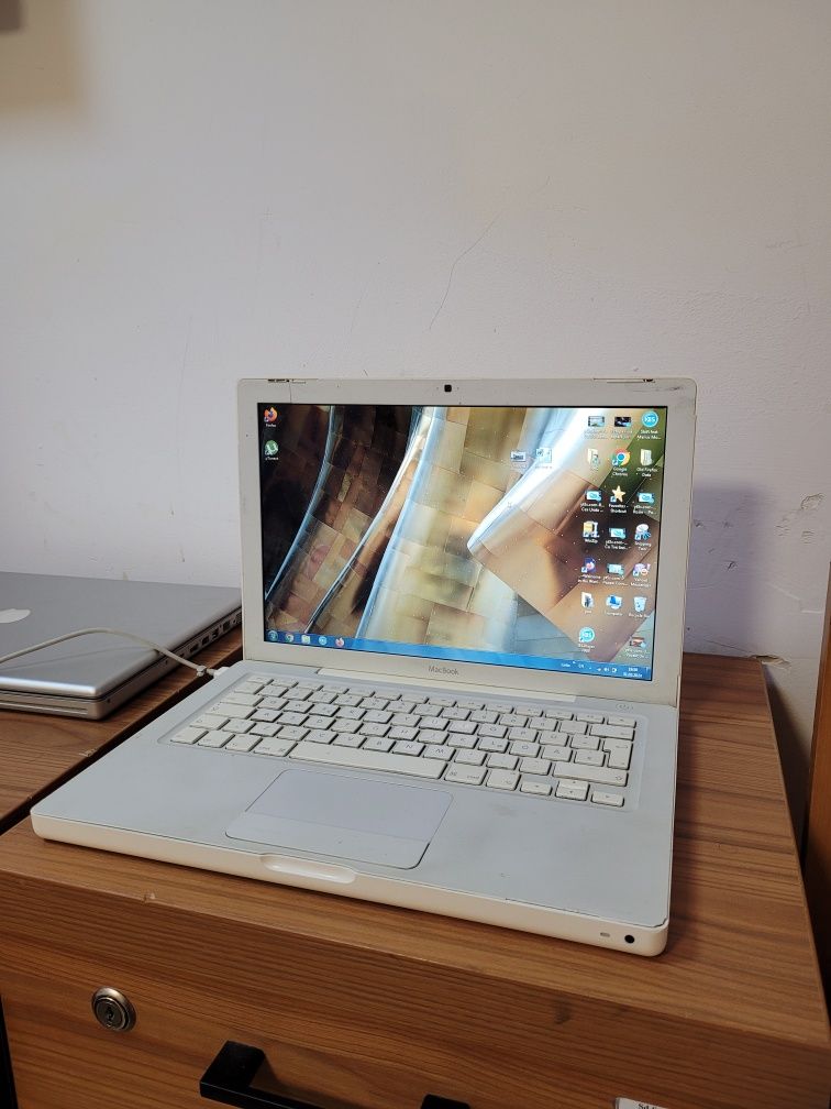 Macbook 2,1 A1181, baterie noua, Windows 7