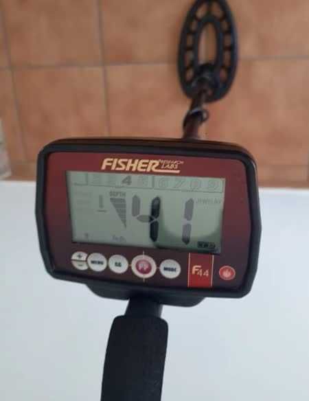 Металотърсач Fisher F44